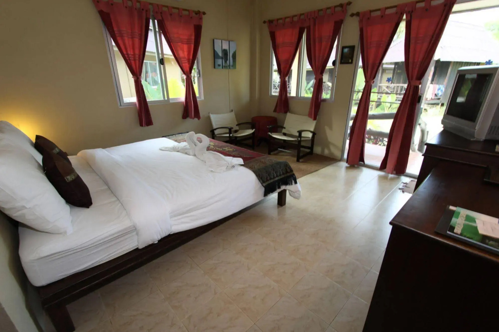 Lanta Castaway Beach Resort