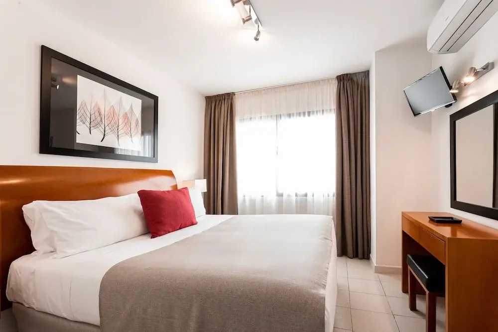 2 Bedrooms Apartment