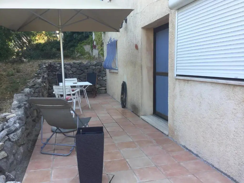Standard Double room with garden view (full double bed)