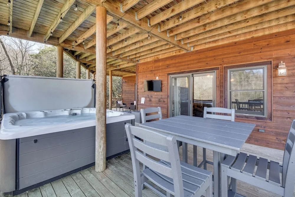 Wooded Cabin: Mtn Views, Hot Tub & 2 Decks!