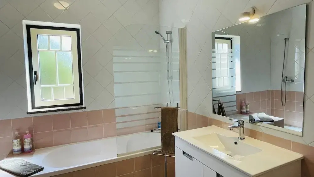 2 Bedrooms Apartment with balcony and with sea view