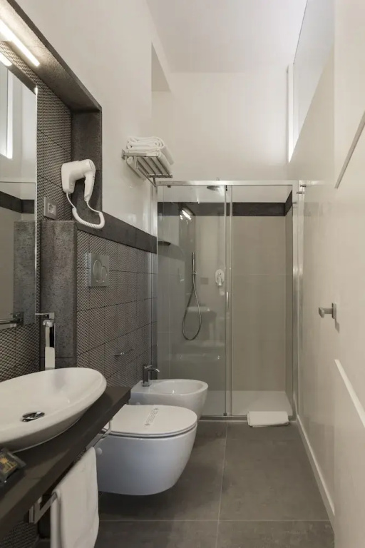 Double Suite (full double bed)