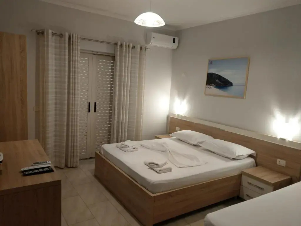 Standard Triple room with sea view