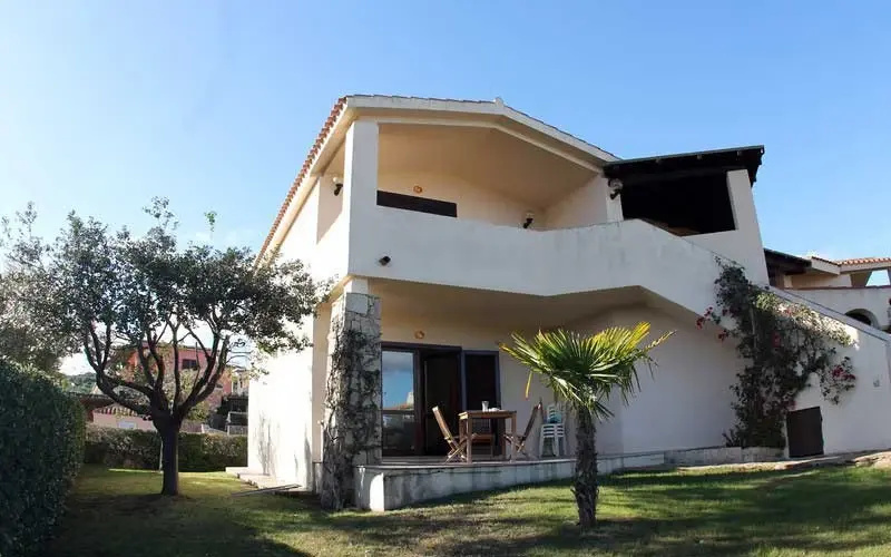 La Costa Apartments