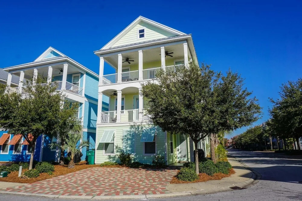 Ooh La La - 4555 Grand Key Loop East