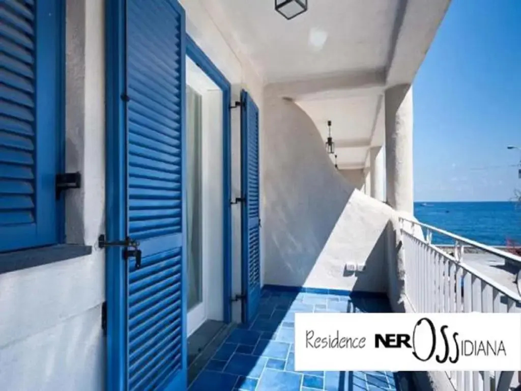 2 Bedrooms Apartment with partial sea view