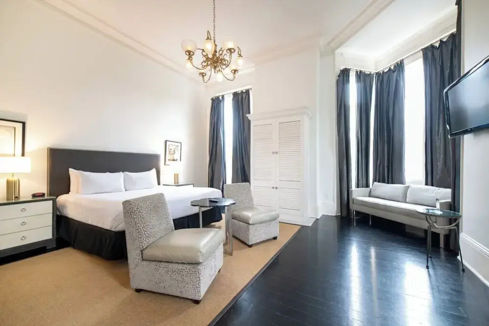 Номер Grand с балконом в Melrose Mansion