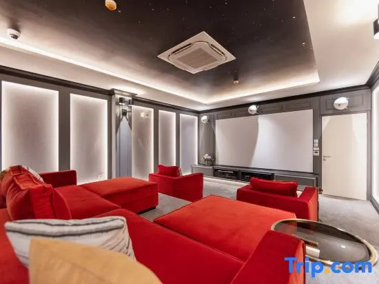 Porto 1BR Pool Access Suite at Title Legendary
