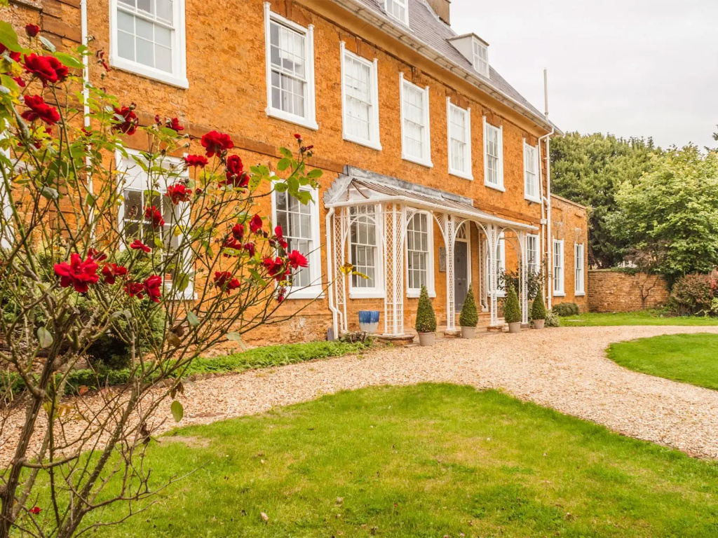 Superior Double Suite with garden view (full double bed)