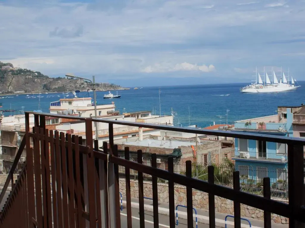 Standard Double room with sea view (full double bed)
