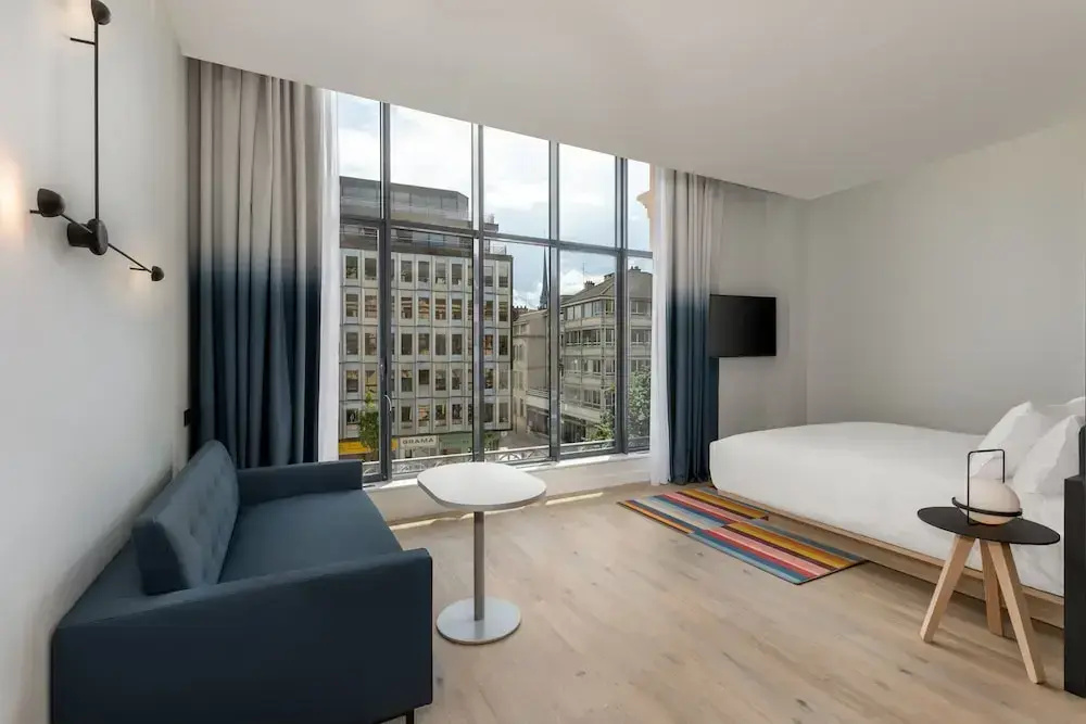 Double Suite with city view (full double bed)