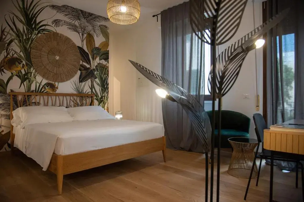 Deluxe Double room (full double bed)