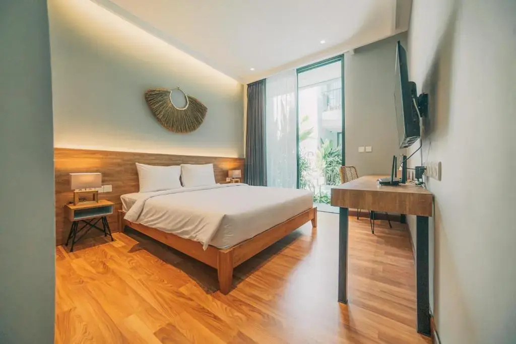 Standard Double room with pool view (full double bed)