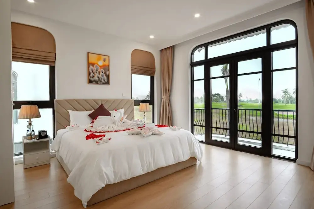 Standard Double room with golf view (full double bed)