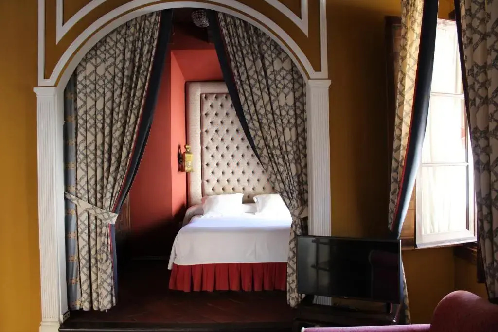 Deluxe Double room (full double bed)