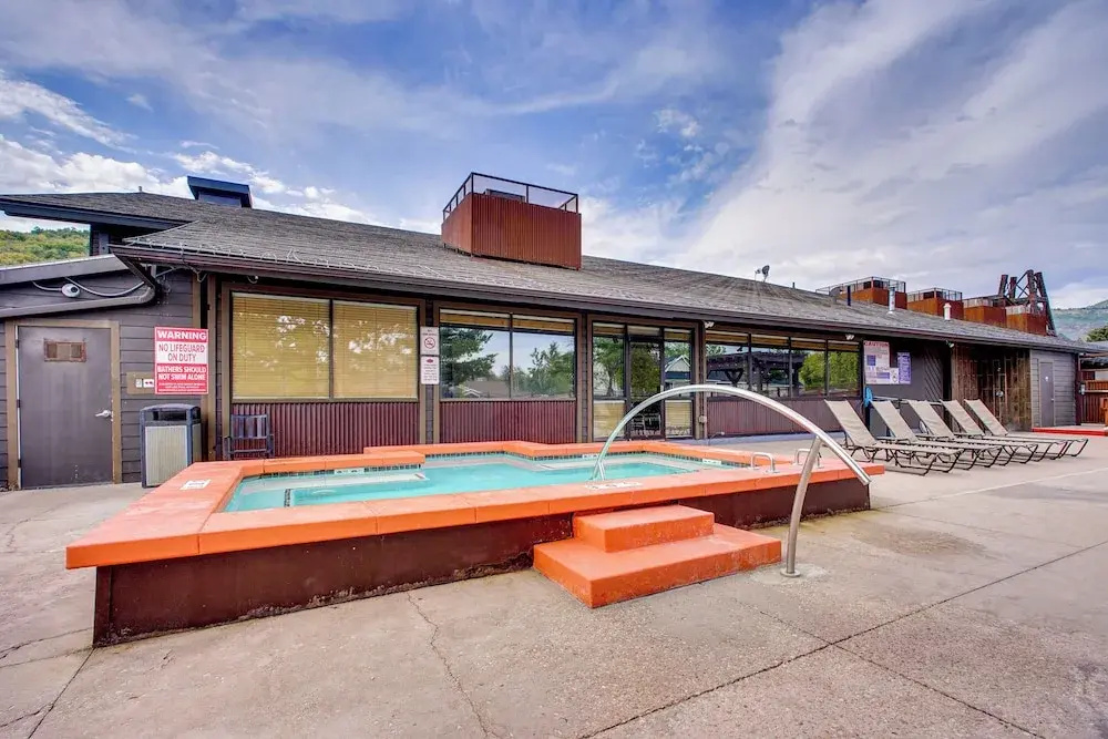 2 Mi to the Slopes! Park City Condo w/ Hot Tub
