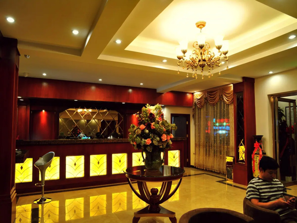 Food & Beverage