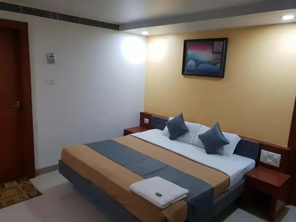 Deluxe Double room (full double bed)