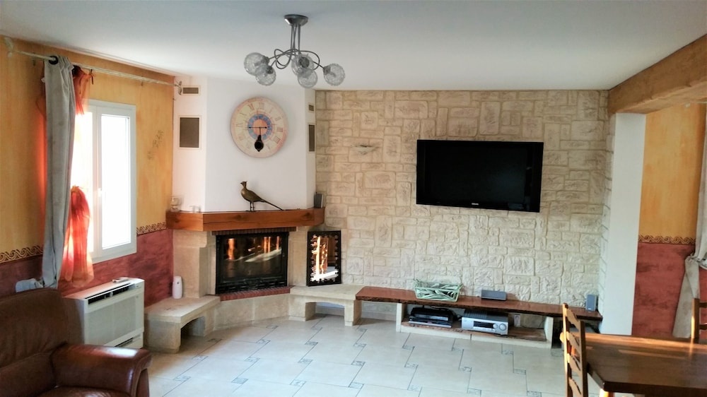 Villa With 4 Bedrooms in Malaucène, With Wonderful Mountain View, Priv