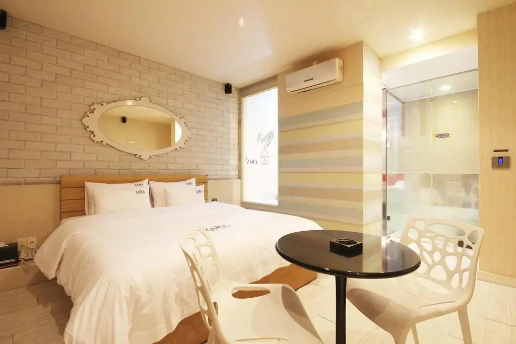 Standard Double room (full double bed)