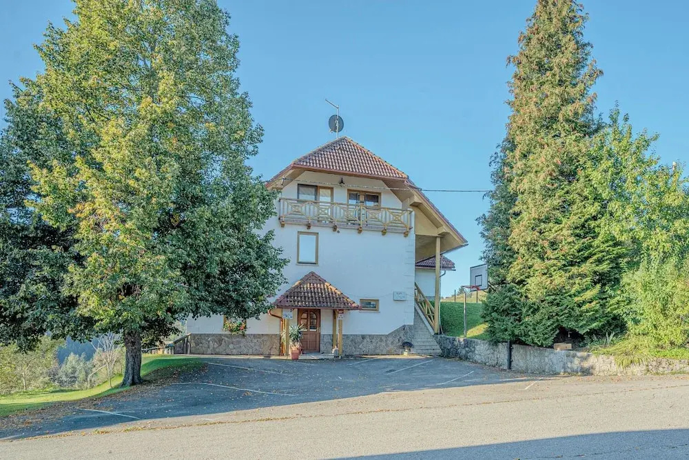 Oblak Estate