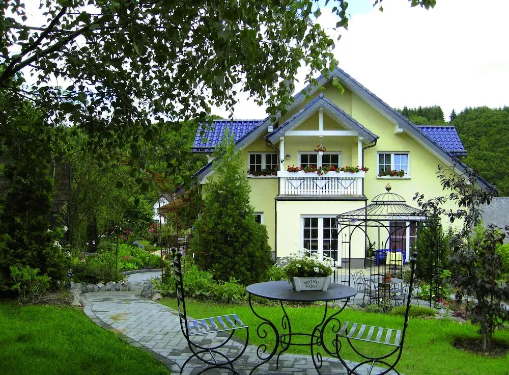 Eifelferien - Gaestezimmer, Ferienwohnungen - Haus Eden