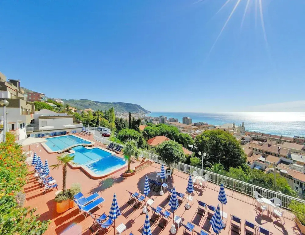 Holiday Flat in Pretty Residence With Communal Pool in Pietra Ligure