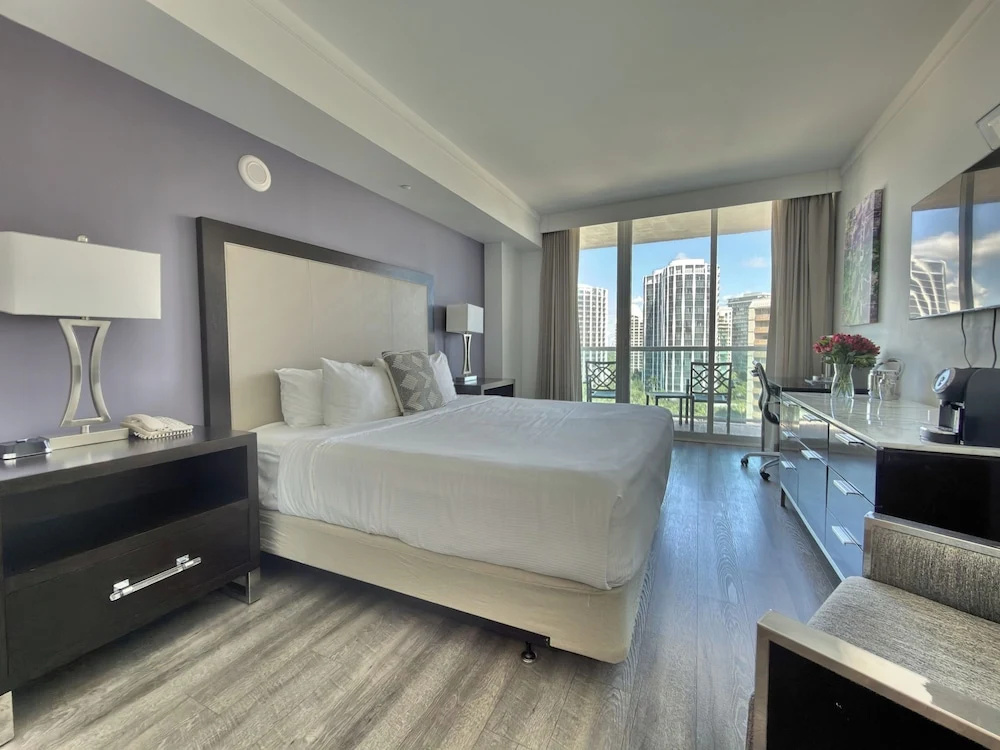 Standard room with partial ocean view