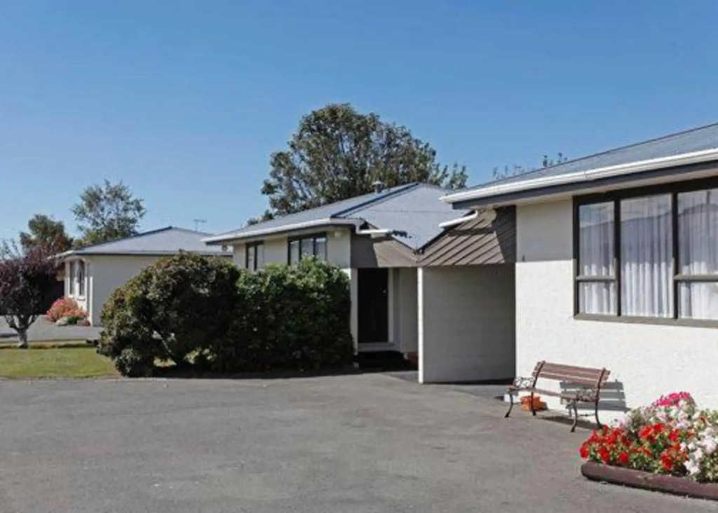 Canterbury Court Motel