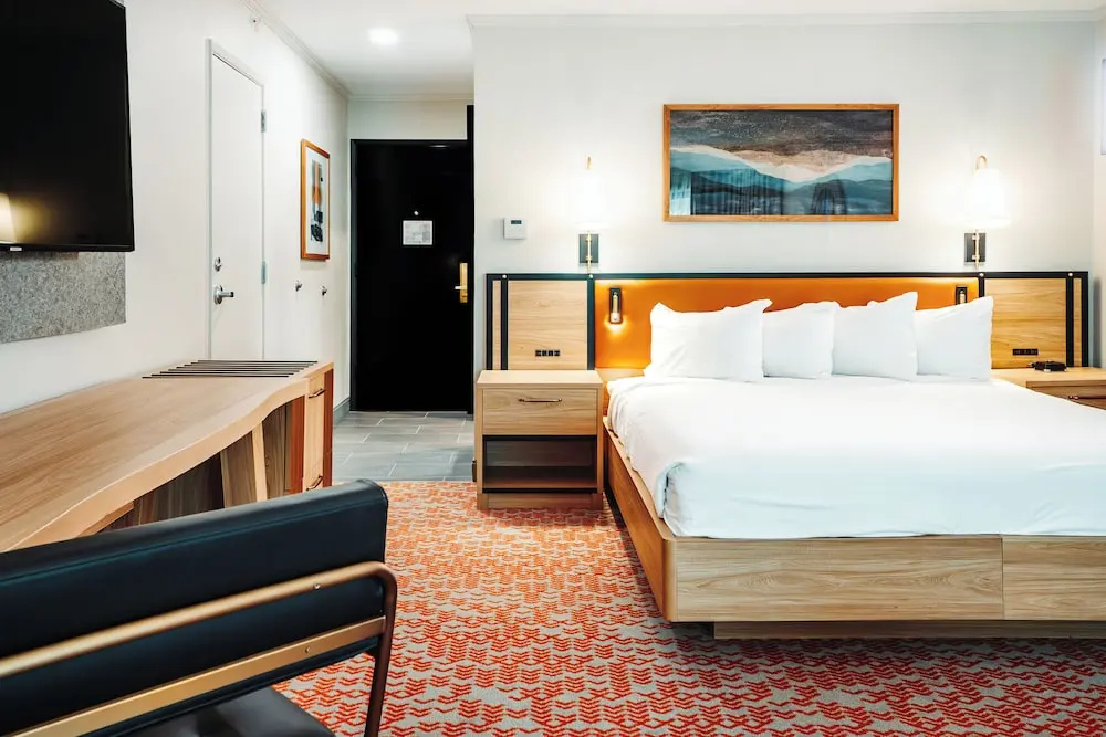 Standard Double room with river view (full double bed)