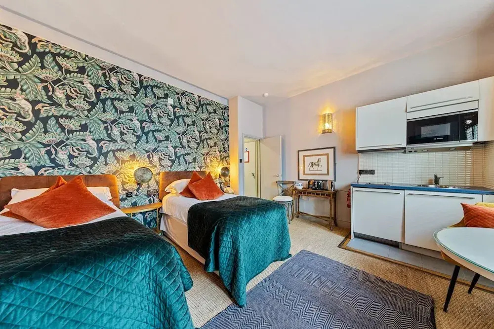 Superior Double room with city view (twin beds)