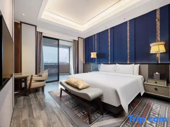 Double Suite with river view (full double bed)