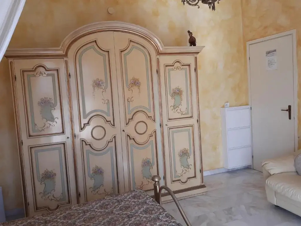 Standard Double room with balcony (full double bed)