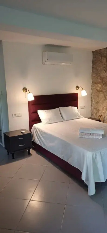 Standard Triple Club room with garden view