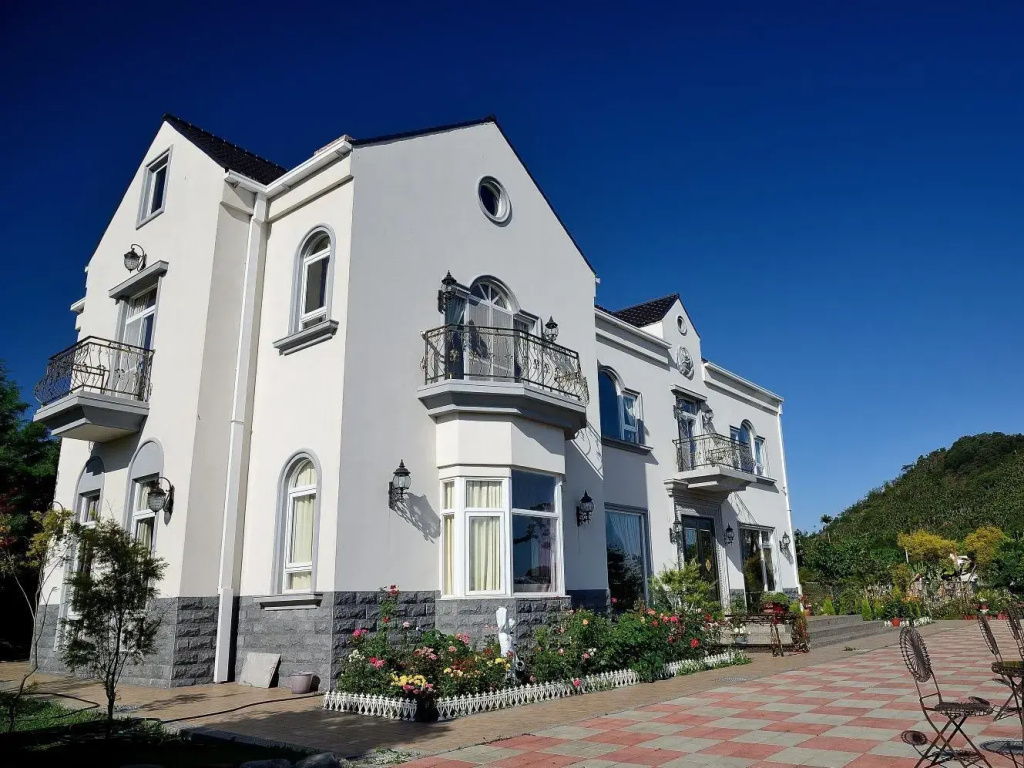 Victoria Manor