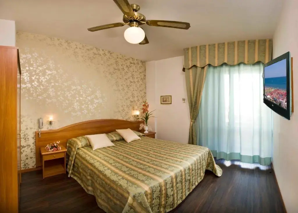 Classic Double room (full double bed)