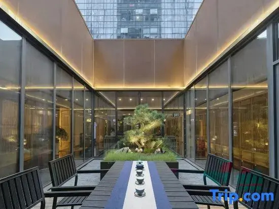 Zhongzhou Huashe Hotel (Zhengzhou East Station)