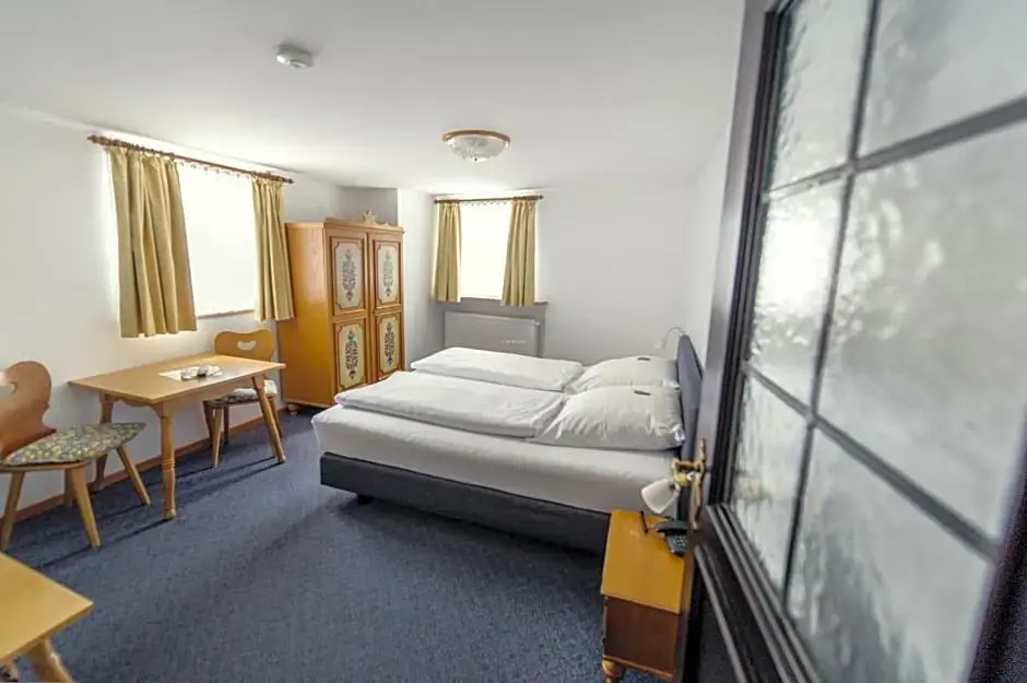 Economy room