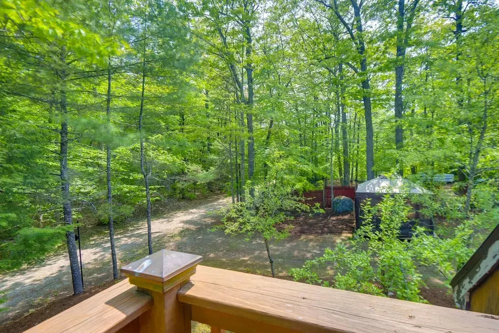 Quaint Naples Cottage: Walk to Trickey Pond & Cove