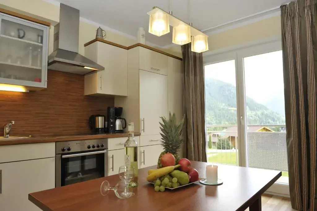 3 Bedrooms Apartment