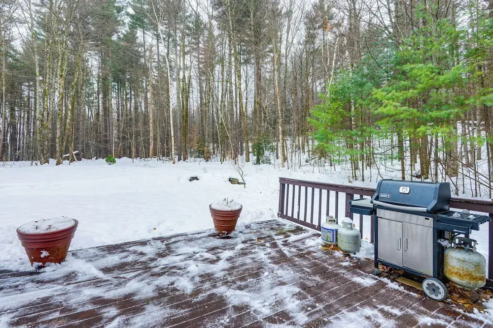 7 Mi to Mt Snow Resort: Family Home w/ Fire Pit!