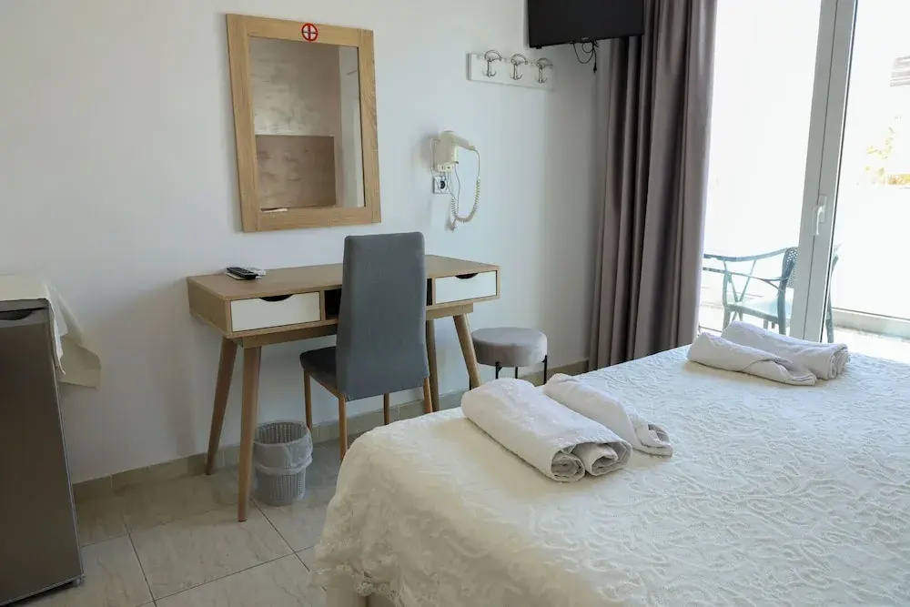 Standard Double room with balcony (full double bed)