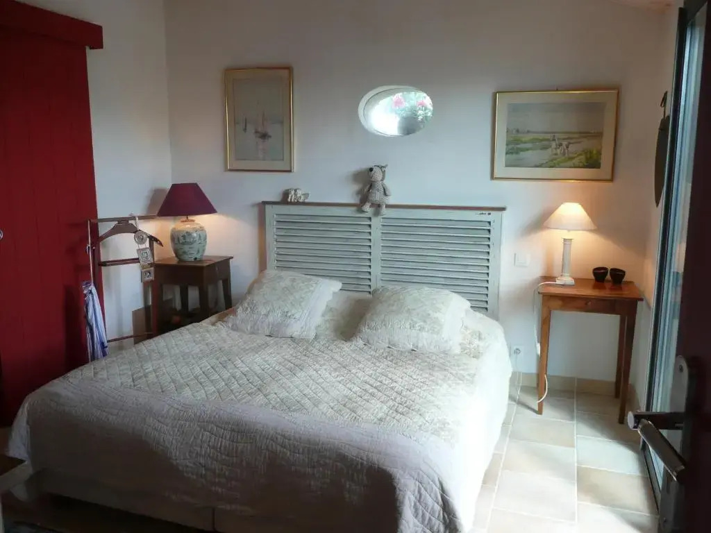 Standard Double room with garden view full double bed