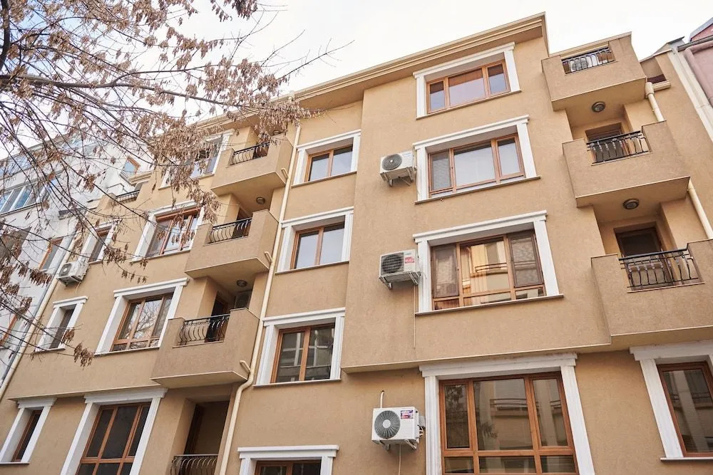 Domus Apartments