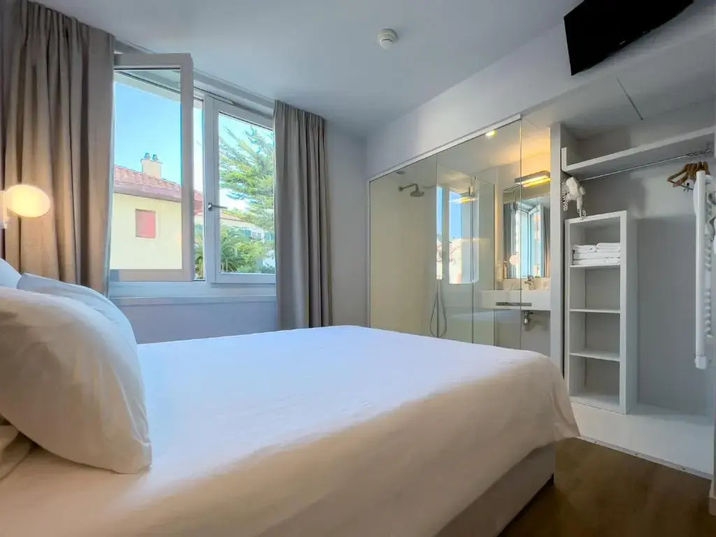 Superior Double room (full double bed)