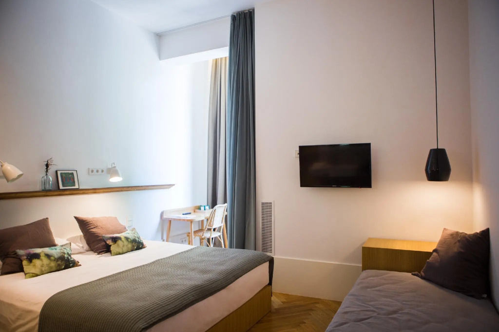 Standard Triple room with balcony