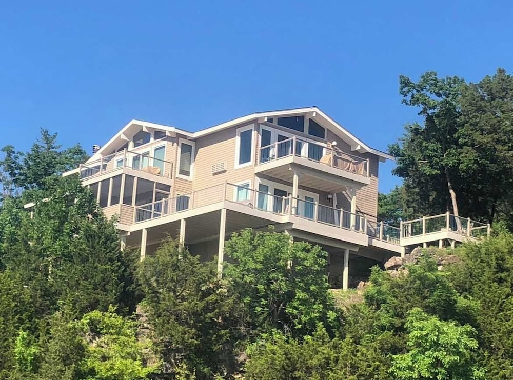 Sunset Point Lakeview Home Near Margaritaville