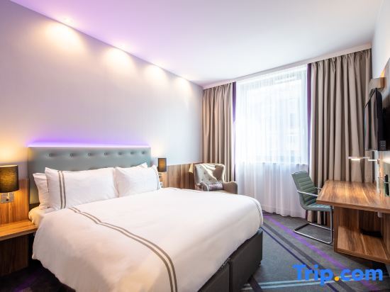 Двухместный номер Standard двуспальная кровать в Premier Inn Frankfurt City Centre
