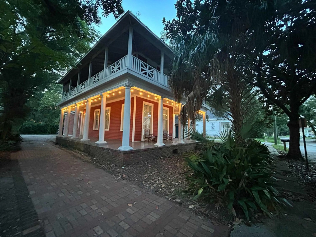 Pretty Peach Palace-Historic, Mins to Downtown