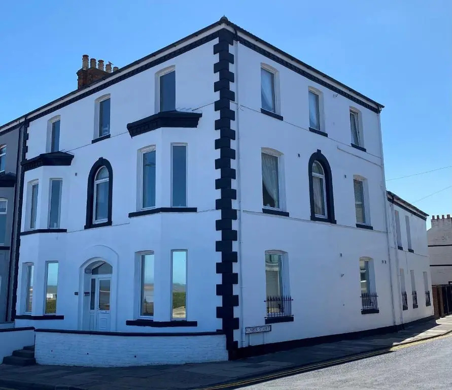 Eastcliffe Penthouse, 2 beds & bathrooms with parking